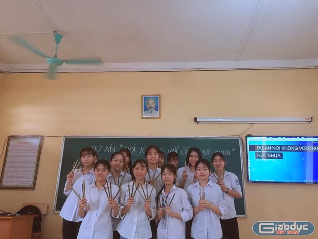 Theo cô Phượng: Người giáo viên trong thời đại 4.0 không chỉ giỏi về chuyên môn mà còn phải lan tỏa những điều tử tế đến học sinh và xã hội (Ảnh:NVCC) Theo cô Phượng: Người giáo viên trong thời đại 4.0 không chỉ giỏi về chuyên môn mà còn phải lan tỏa những điều tử tế đến học sinh và xã hội (Ảnh:NVCC)