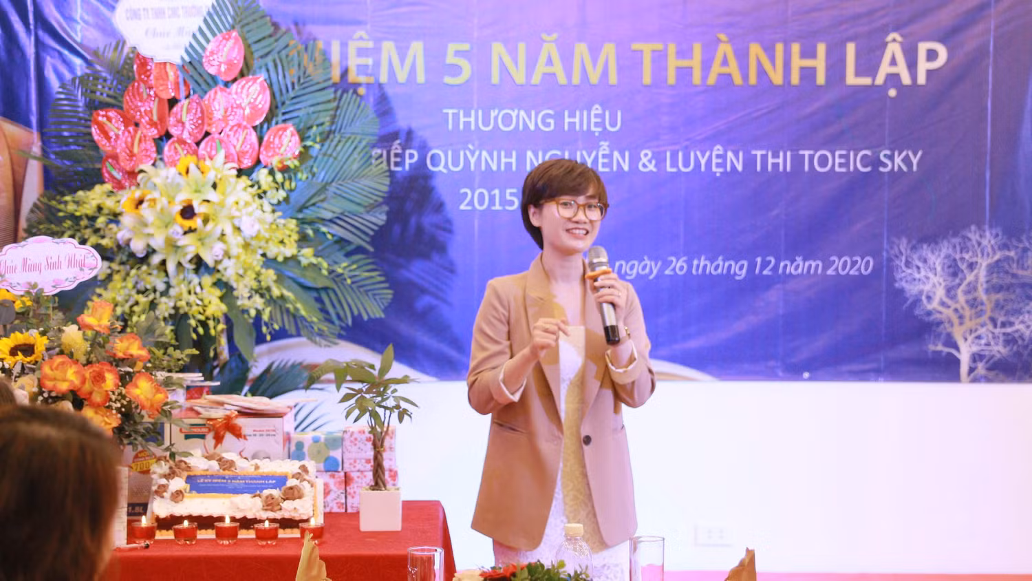 Hành trình 5 năm chưa phải là dài nhưng sẽ là động lực để Quỳnh Nguyễn và Amazing YOU hướng tới tương lai. Hành trình 5 năm chưa phải là dài nhưng sẽ là động lực để Quỳnh Nguyễn và Amazing YOU hướng tới tương lai.