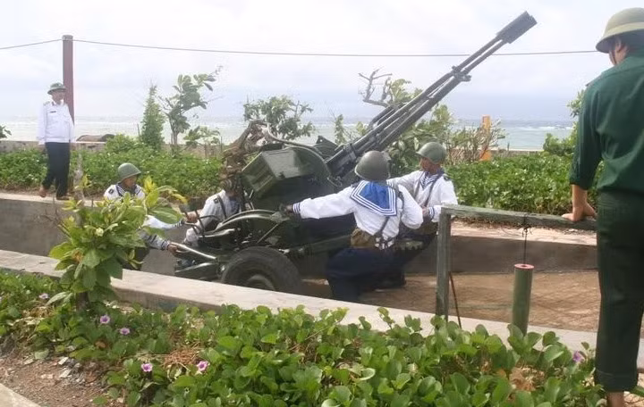 Đáng chú ý, những chú thích trong chùm ảnh này lại nhắc lại tuyên bố chủ quyền hết sức vô lý của Trung Quốc đối với vùng lãnh thổ thuộc chủ quyền không thể chối cãi của Việt Nam.
