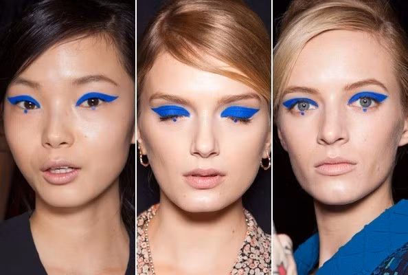 Màu mắt xanh cực ấn tượng đã đủ làm cho các cô người mẫu nổi bật trong show trình diễn của NTK Anna Sui. Màu mắt xanh cực ấn tượng đã đủ làm cho các cô người mẫu nổi bật trong show trình diễn của NTK Anna Sui.