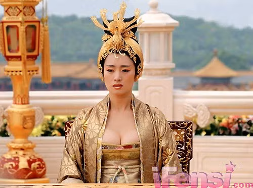 Củng Lợi: khi thì "chói" quá mức... Xem thêm:"Lột xác" hoàn hảo như Sao Hoa ngữ