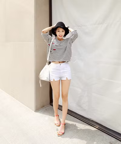 Và khi diện phụ kiện này bạn có thể thoải mái mix với nhiều trang phục mang phong cách khác nhau mà vẫn thật đáng yêu và điệu đà. Xem thêm:Phụ kiện nào được yêu chuộng nhất năm 2011