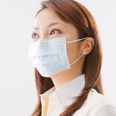 Đeo khẩu trang để ngăn ngừa khi bạn hít phải không khí ẩm ướt. Xem thêm: Những điều đấng mày râu cần biết khi tập thể hình