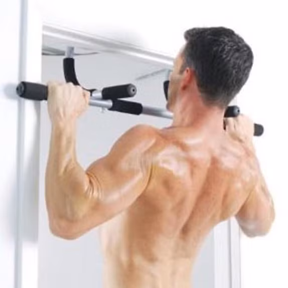 Phân tán tư tưởng: Bạn đem theo các vật dụng khi đi tập gym như video ipod, games... hoặc trả lời điện thoại nhắn tin cho bạn bè...đó là những điều cần tránh. Thời gian ở gym chỉ nên dành riêng cho bạn tập trung vào việc tập luyện mà không bị phân tán tư tưởng. Xem thêm:Điểm danh một số loại rau, quả giúp hạ huyết áp