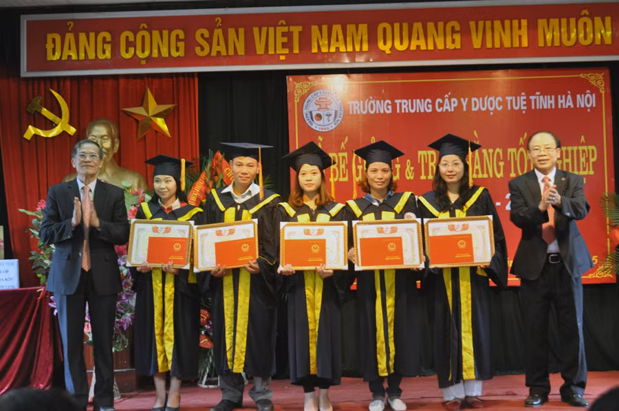 Ảnh minh họa Xuân Trung Ảnh minh họa Xuân Trung