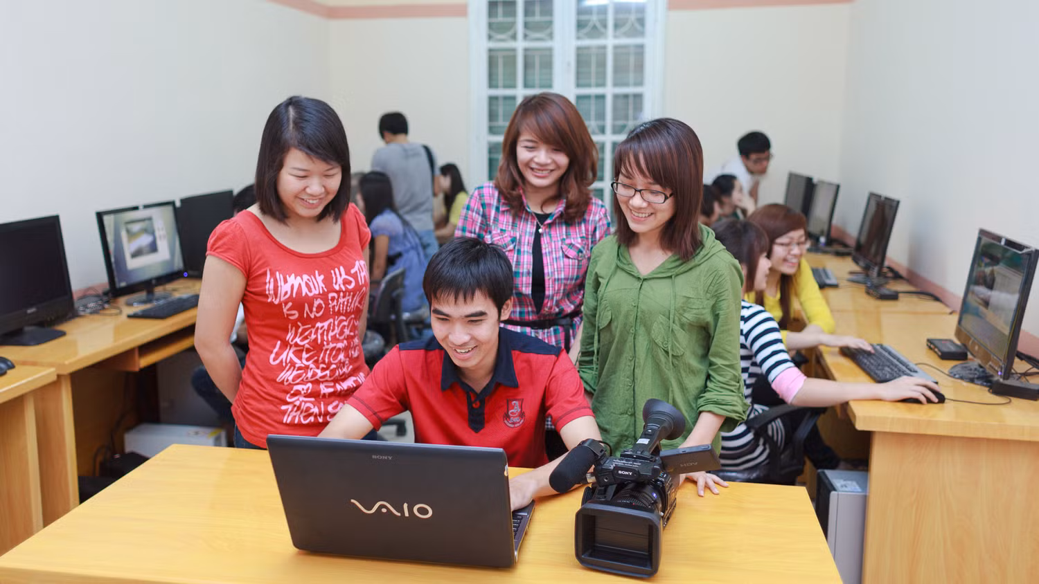 Sinh viên Trường Đại học Khoa học Xã hội và Nhân văn (Đại học Quốc gia Hà Nội) năng động trong việc học tập.