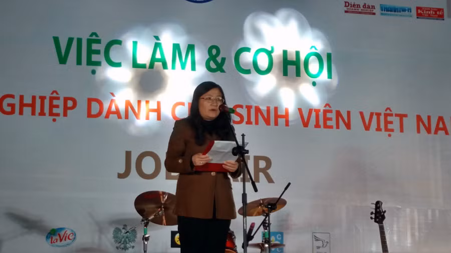 Bà Nguyễn Thị Hải Vân (Cục trưởng Cục trưởng Cục việc làm, Bộ Lao động – Thương binh và Xã hội). Bà Nguyễn Thị Hải Vân (Cục trưởng Cục trưởng Cục việc làm, Bộ Lao động – Thương binh và Xã hội).