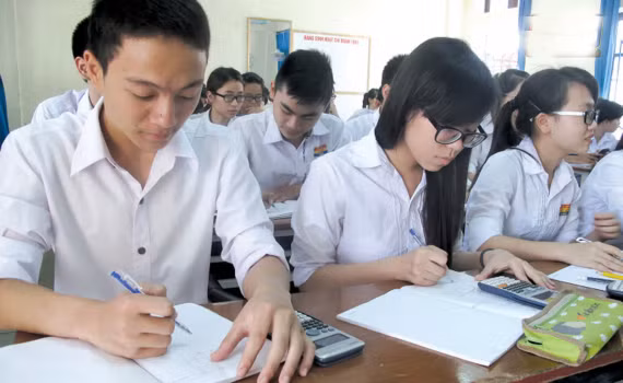 Học sinh trường Trung học phổ thông Lê Quý Đôn (Thái Bình) tích cực ôn tập chuẩn bị thi Trung học phổ thông quốc gia 2019 (Ảnh: CTV) Học sinh trường Trung học phổ thông Lê Quý Đôn (Thái Bình) tích cực ôn tập chuẩn bị thi Trung học phổ thông quốc gia 2019 (Ảnh: CTV)