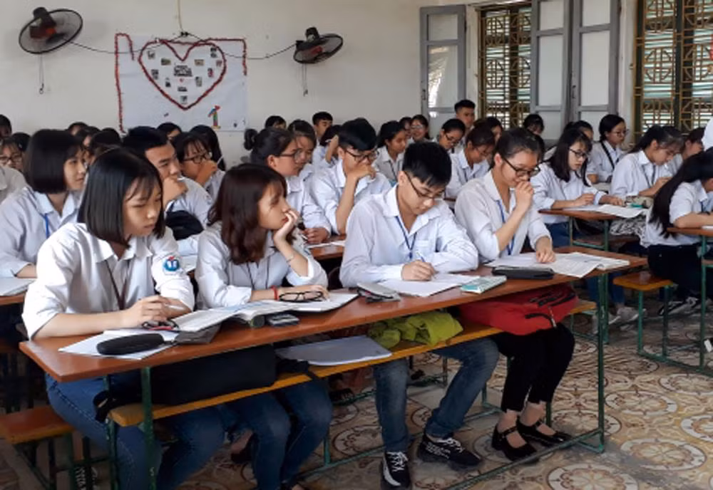 Học sinh Trường Trung học phổ thông Tây Tiền Hải tích cực ôn luyện, chuẩn bị tốt kiến thức cho kỳ thi Trung học phổ thông quốc gia 2019 (Ảnh: CTV) Học sinh Trường Trung học phổ thông Tây Tiền Hải tích cực ôn luyện, chuẩn bị tốt kiến thức cho kỳ thi Trung học phổ thông quốc gia 2019 (Ảnh: CTV)