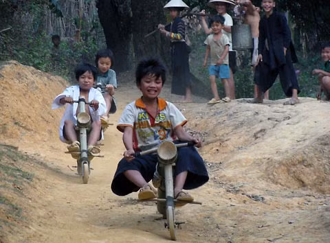 Thú vui ở miền quê nghèo.