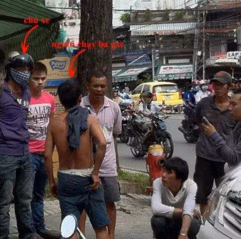 Hình ảnh sự việc xảy ra ngày 19/8, được thành viên Đơn giản chụp lại rồi chia se lên mạng. Hình ảnh sự việc xảy ra ngày 19/8, được thành viên Đơn giản chụp lại rồi chia se lên mạng.