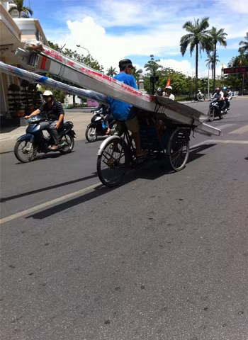 Cho tôi nhờ xíu nào, xe không phanh đâu!