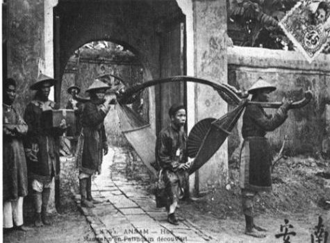 Hình ảnh quan đi võng thời xưa (Ảnh tư liệu). Hình ảnh quan đi võng thời xưa (Ảnh tư liệu).