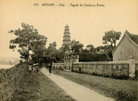 Chùa Thiên Mụ xưa (Ảnh tư liệu). Chùa Thiên Mụ xưa (Ảnh tư liệu).