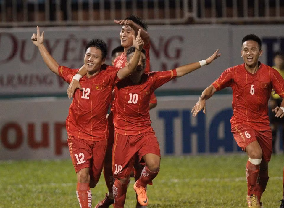 Các cầu thủ U21 Việt Nam ăn mừng bàn thắng mở tỉ số của Đình Bảo.