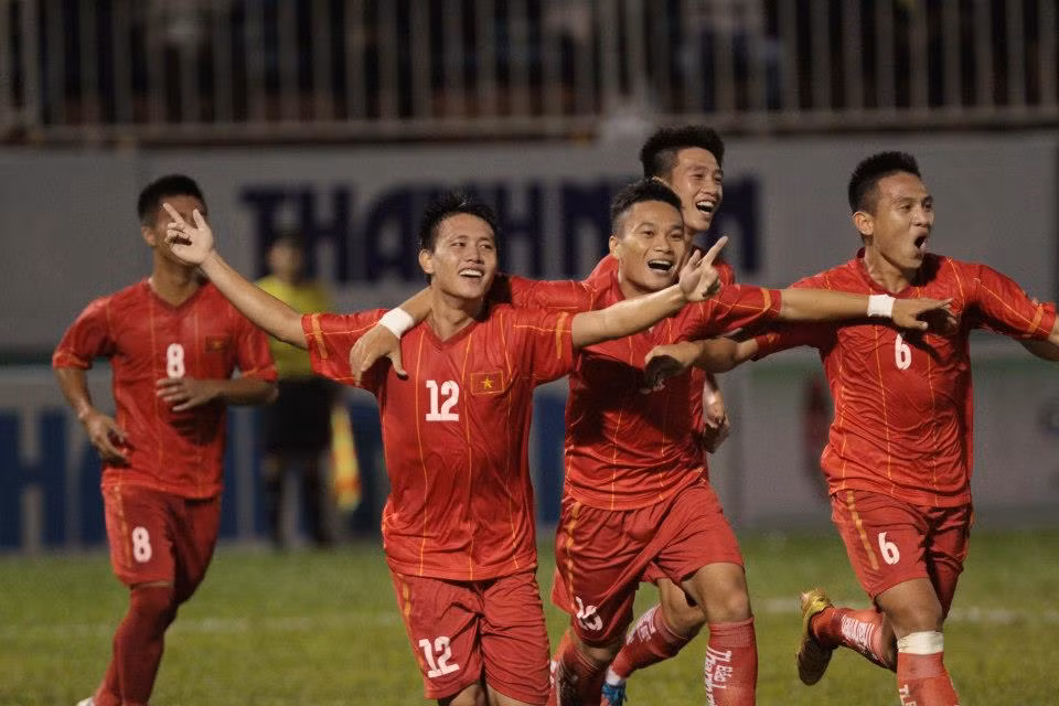 Có được bàn thắng, U21 Việt Nam hưng phấn lên hẳn.