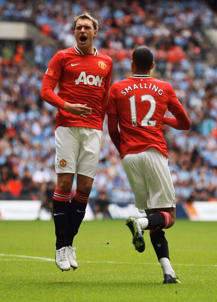 Sir Alex Ferguson cho biết Man United chuẩn bị chào đón sự trở lại của bộ đôi ở hàng thủ là Phil Jones và Chris Smalling sau thời gian dài điều trị chấn thương. Sir Alex Ferguson cho biết Man United chuẩn bị chào đón sự trở lại của bộ đôi ở hàng thủ là Phil Jones và Chris Smalling sau thời gian dài điều trị chấn thương.