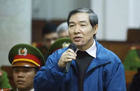 Cựu cục trưởng Hàng hải Dương Chí Dũng trước khi đưa ra lời khai chấn động đã nói: "Tôi đã bị tuyên án tử hình nên ra đây tôi chỉ khai sự thật". Ảnh: TTXVN