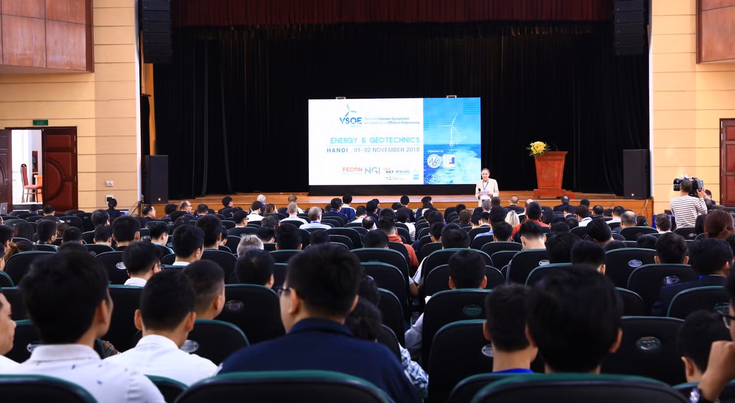 Một buổi hội thảo quốc tế tại Trường Đại học Xây dựng Hà Nội. Ảnh: NTCC.