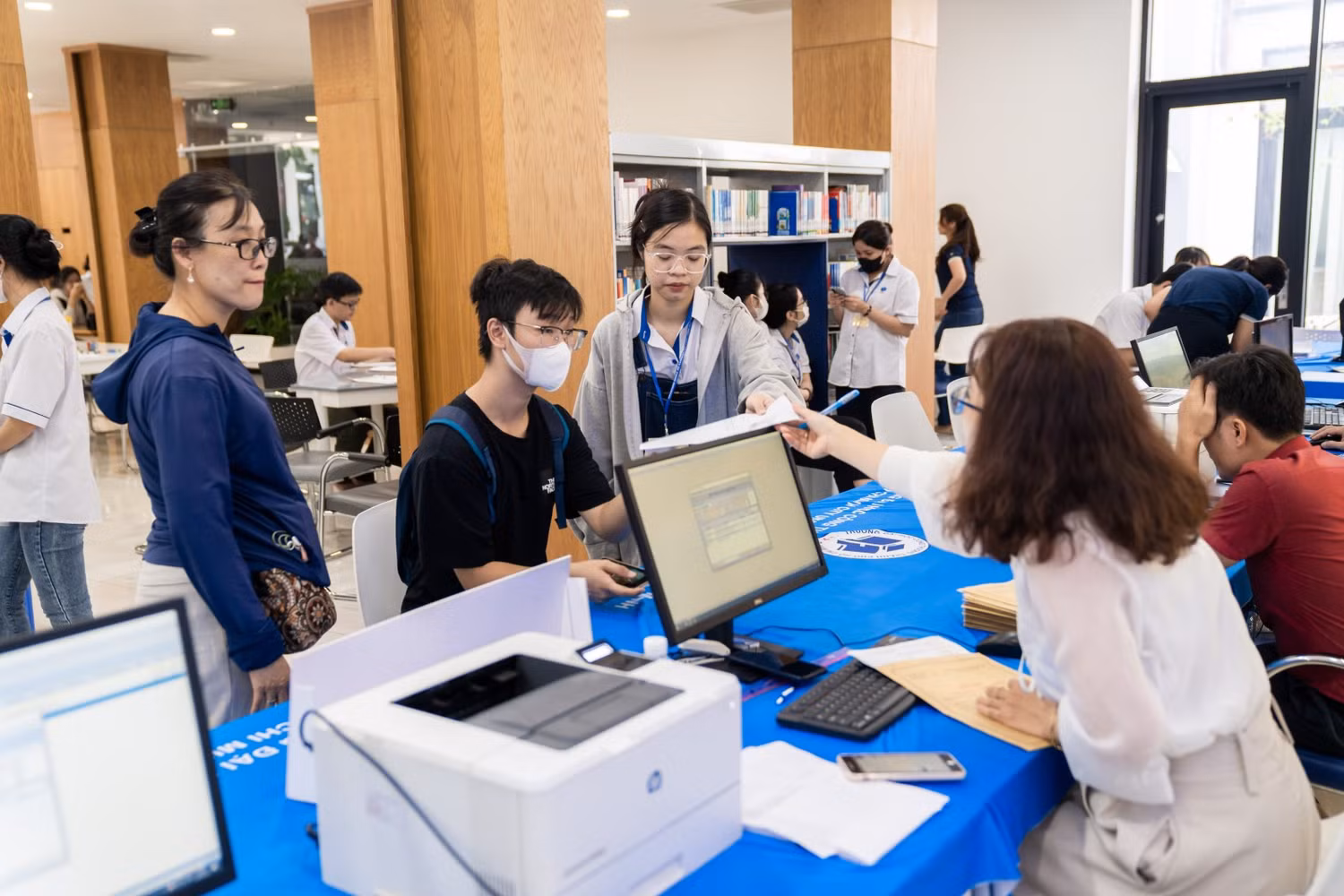 Tân sinh viên K14 của Trường Đại học Công Thương Thành phố Hồ Chí Minh trong buổi làm thủ tục nhập học (Ảnh: Website nhà trường). Tân sinh viên K14 của Trường Đại học Công Thương Thành phố Hồ Chí Minh trong buổi làm thủ tục nhập học (Ảnh: Website nhà trường).