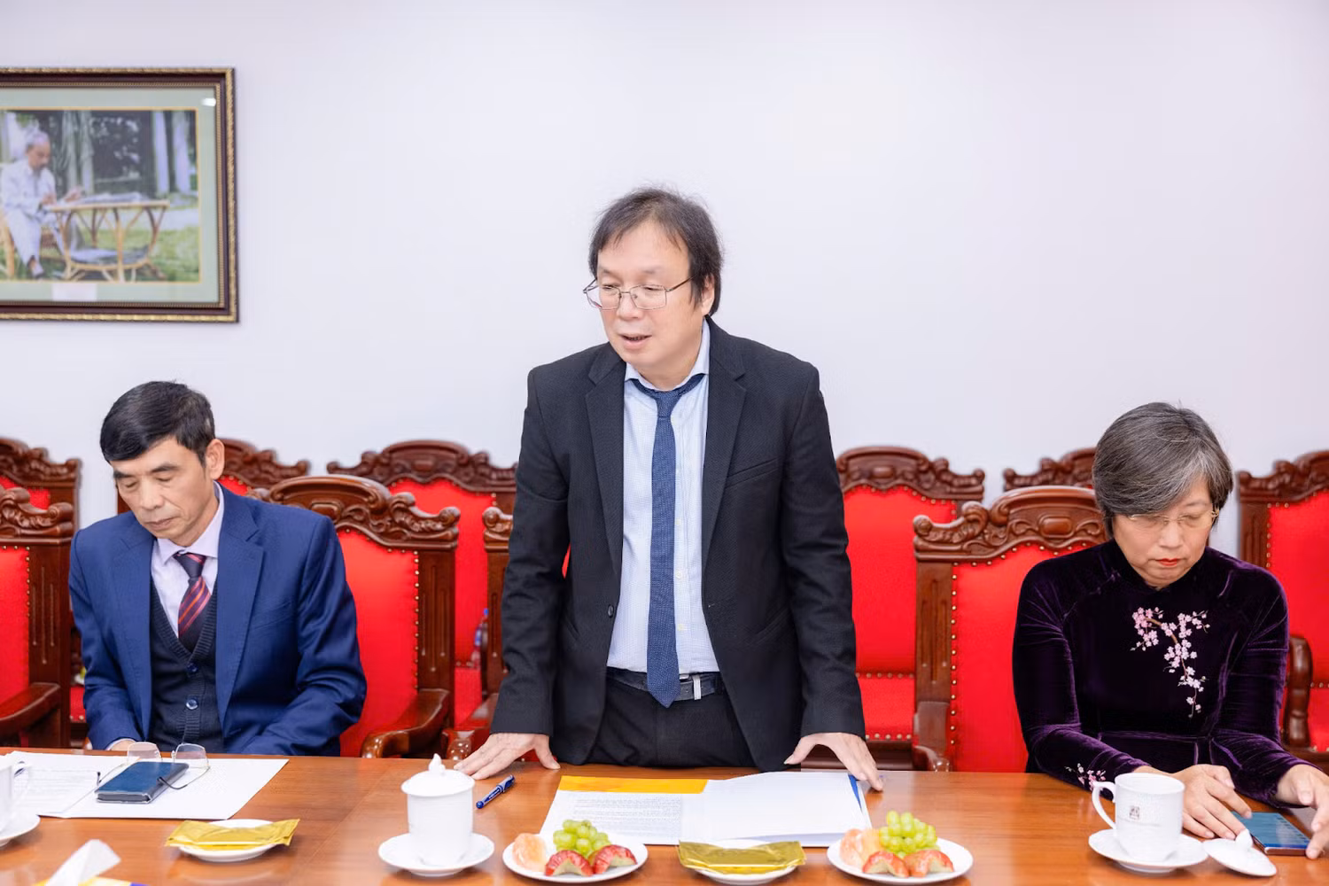 Ông Nguyễn Tiến Thanh - Chủ tịch Hội đồng thành viên, Tổng Giám đốc Nhà xuất bản Giáo dục Việt Nam phát biểu tại buổi trao tặng sách.
