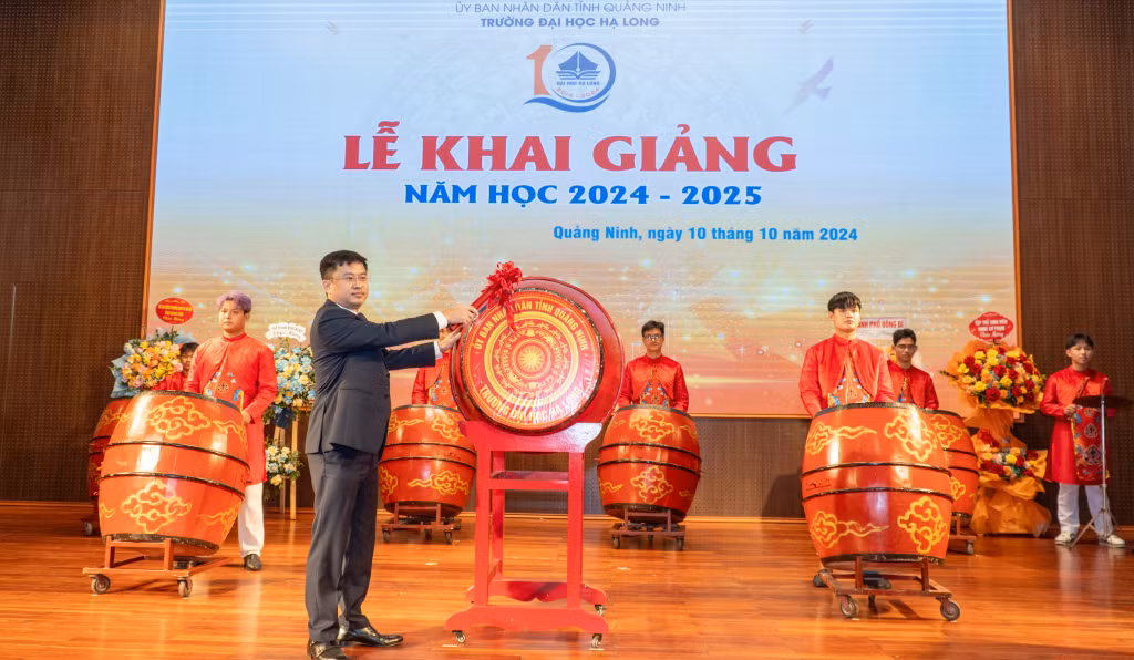 dhhl-khai-giang-1.jpeg