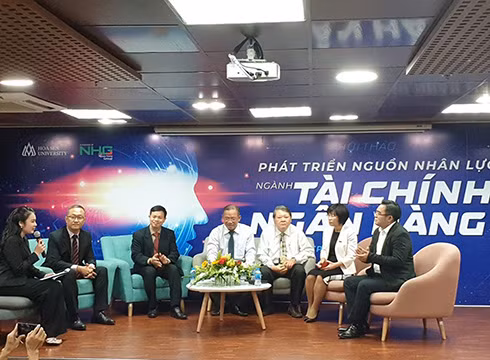 Các chuyên gia tham dự buổi hội thảo về nguồn nhân lực ngành tài chính, ngân hàng ngày 6/8/2019 (ảnh: P.L) Các chuyên gia tham dự buổi hội thảo về nguồn nhân lực ngành tài chính, ngân hàng ngày 6/8/2019 (ảnh: P.L)