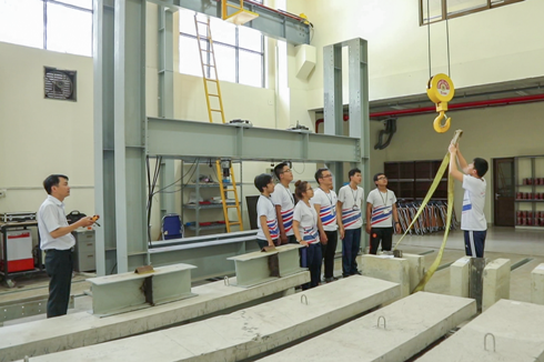 Trường Đại học Tôn Đức Thắng có tốc độ phát triển khoa học công nghệ chưa từng có tại Việt Nam (ảnh: TDTU) Trường Đại học Tôn Đức Thắng có tốc độ phát triển khoa học công nghệ chưa từng có tại Việt Nam (ảnh: TDTU)