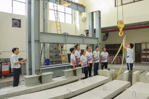 Trường Đại học Tôn Đức Thắng có tốc độ phát triển khoa học công nghệ chưa từng có tại Việt Nam (ảnh: TDTU) Trường Đại học Tôn Đức Thắng có tốc độ phát triển khoa học công nghệ chưa từng có tại Việt Nam (ảnh: TDTU)