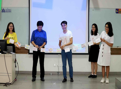 Cắt băng khai mạc Tuần lễ Khoa học và Nghệ thuật tại Trường Đại học Hoa Sen (ảnh: P.L)