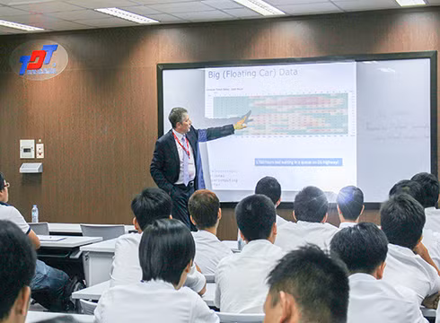 Trường Đại học Tôn Đức Thắng có rất nhiều giảng viên, chuyên gia nước ngoài tham gia giảng dạy (ảnh: CTV)