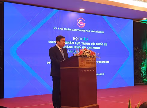 Chủ tịch Ủy ban nhân dân Thành phố Hồ Chí Minh Nguyễn Thành Phong phát biểu tại hội thảo (ảnh: P.L)