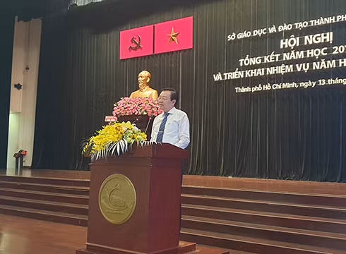 Giám đốc Sở Giáo dục và Đào tạo Thành phố Hồ Chí Minh phát biểu tại hội nghị (ảnh: P.L) Giám đốc Sở Giáo dục và Đào tạo Thành phố Hồ Chí Minh phát biểu tại hội nghị (ảnh: P.L)