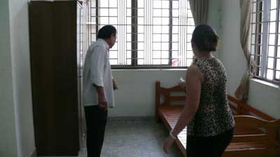 Hiện trường căn phòng chị V. bị hung thủ ra tay sát hại.