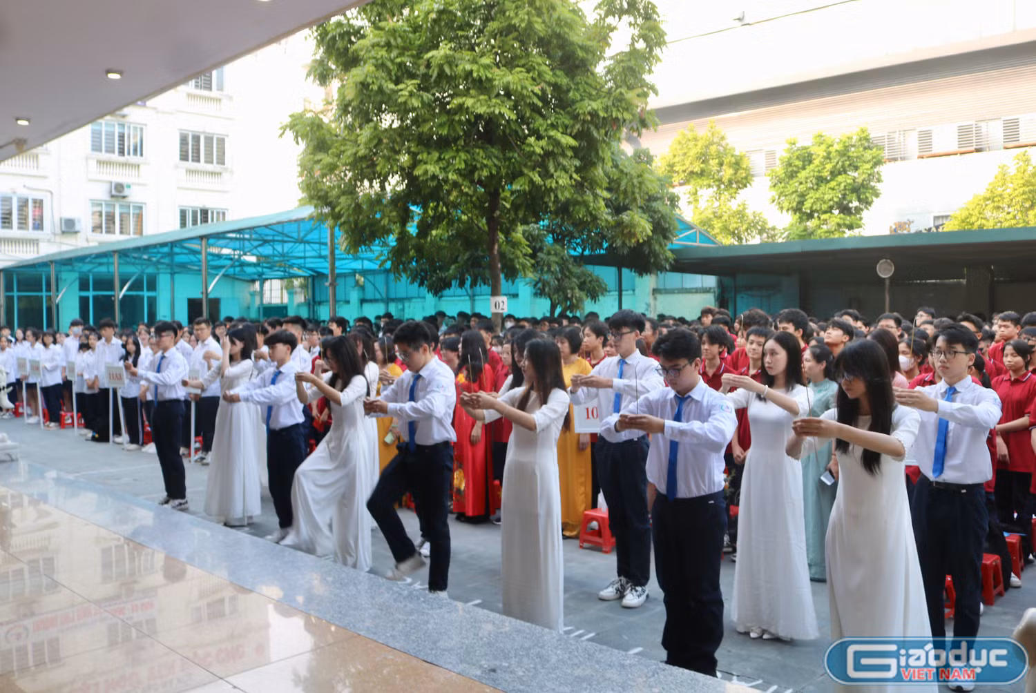 GDVN-thpt-dinh-tien-hoang (5).jpg