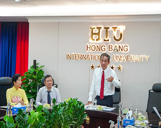 Phó Giáo sư Hồ Thanh Phong - Hiệu trưởng giới thiệu về chương trình sinh viên vay vốn học tập (ảnh: HIU) Phó Giáo sư Hồ Thanh Phong - Hiệu trưởng giới thiệu về chương trình sinh viên vay vốn học tập (ảnh: HIU)