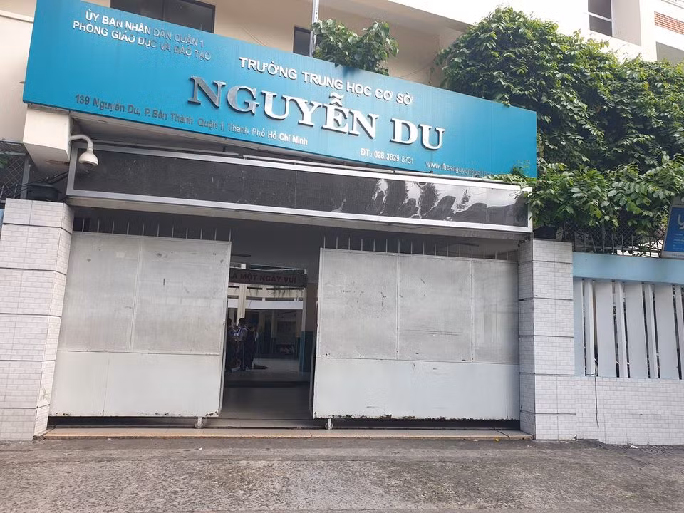 Trường Nguyễn Du cắt ăn xế hai ngày của học sinh bán trú (ảnh: P.L) Trường Nguyễn Du cắt ăn xế hai ngày của học sinh bán trú (ảnh: P.L)