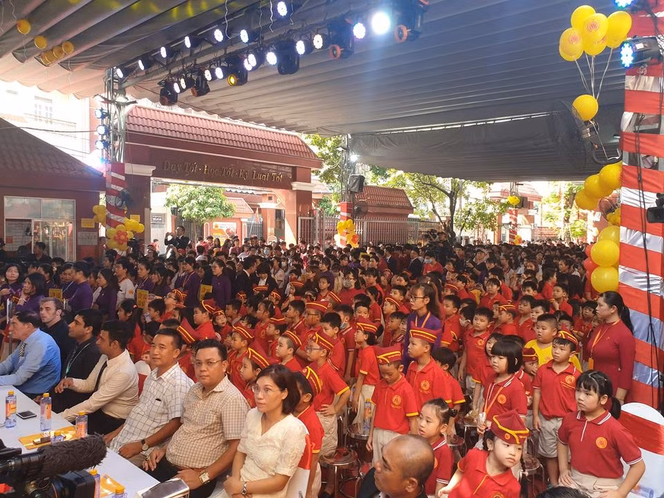 Học sinh bậc tiểu học của Trường Nam Việt trong ngày khai giảng năm học mới (Ảnh: P.L)