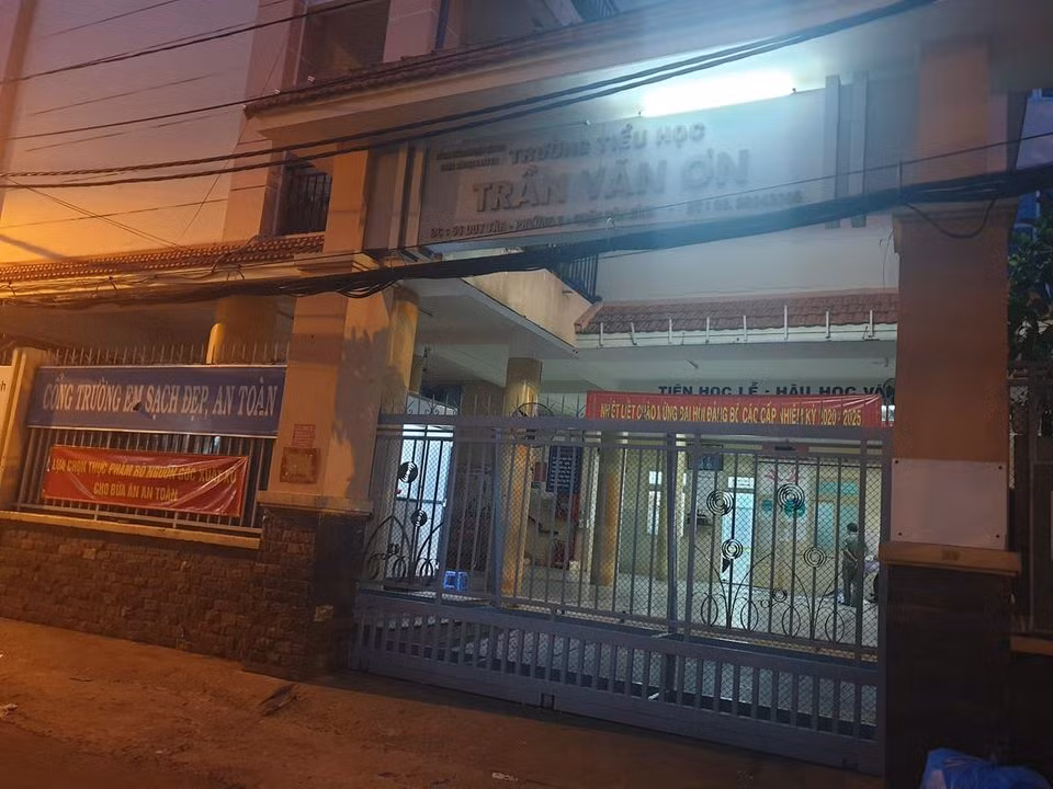 Hiệu trưởng trường tiểu học Trần Văn Ơn đã bị tạm đình chỉ công tác (ảnh: P.L)