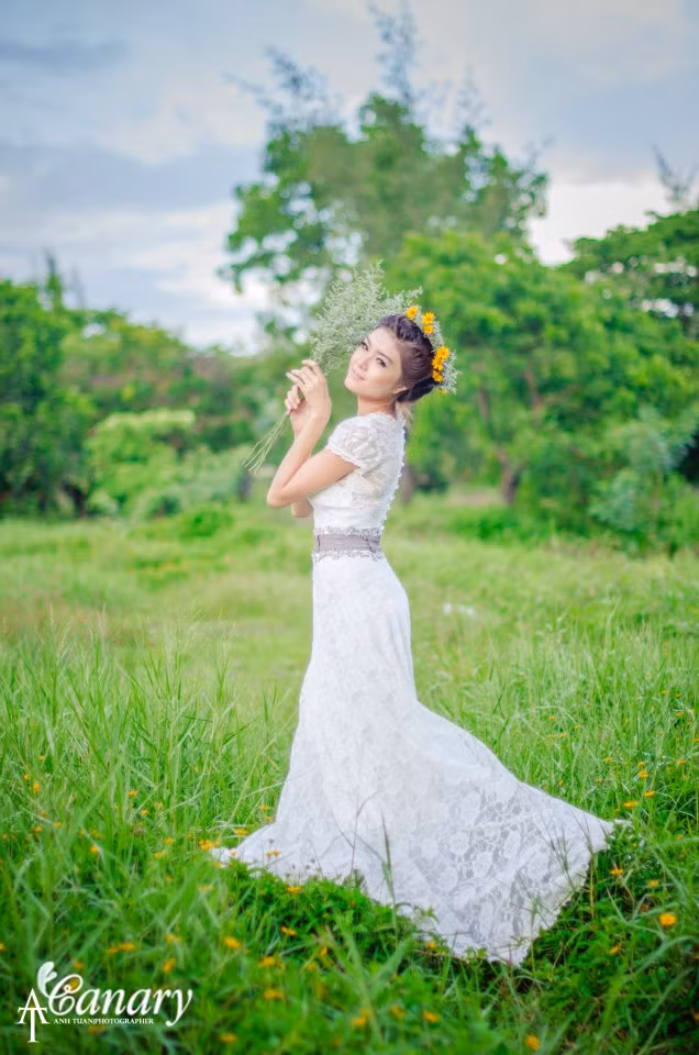 Xem thêm: Cơn sốt 'thiên sứ 9X': chân dài nuột nà, da trắng ngần