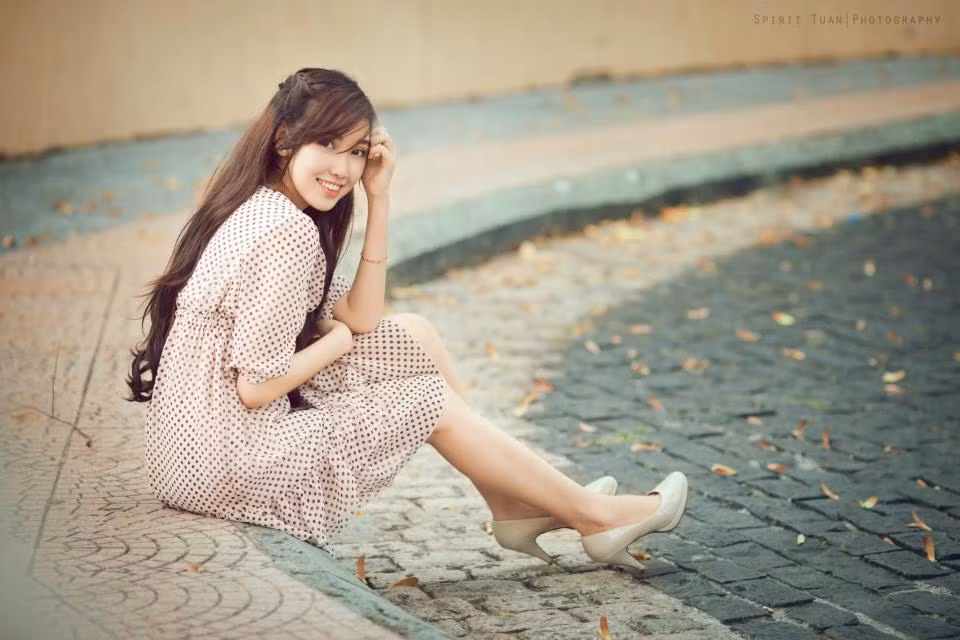 Đôi chân dài và gương mặt khả ái... Đôi chân dài và gương mặt khả ái...