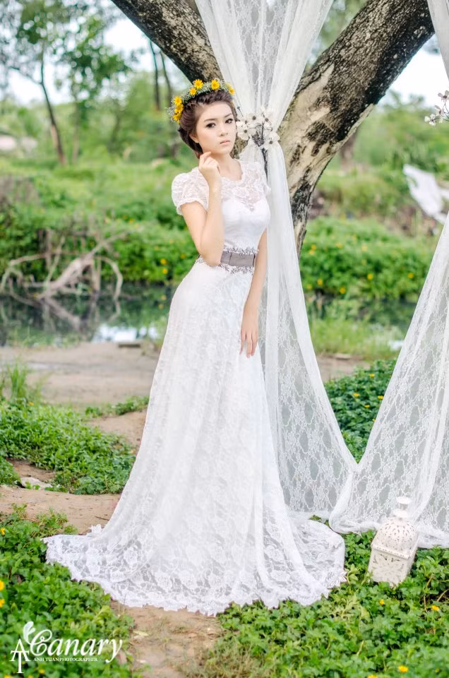 Xem thêm: Cơn sốt 'thiên sứ 9X': chân dài nuột nà, da trắng ngần