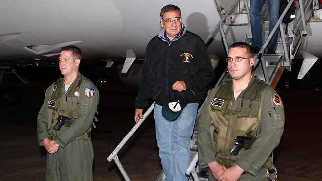 Bộ trưởng Quốc phòng Mỹ Leon Panetta đặt chân xuống Tokyo