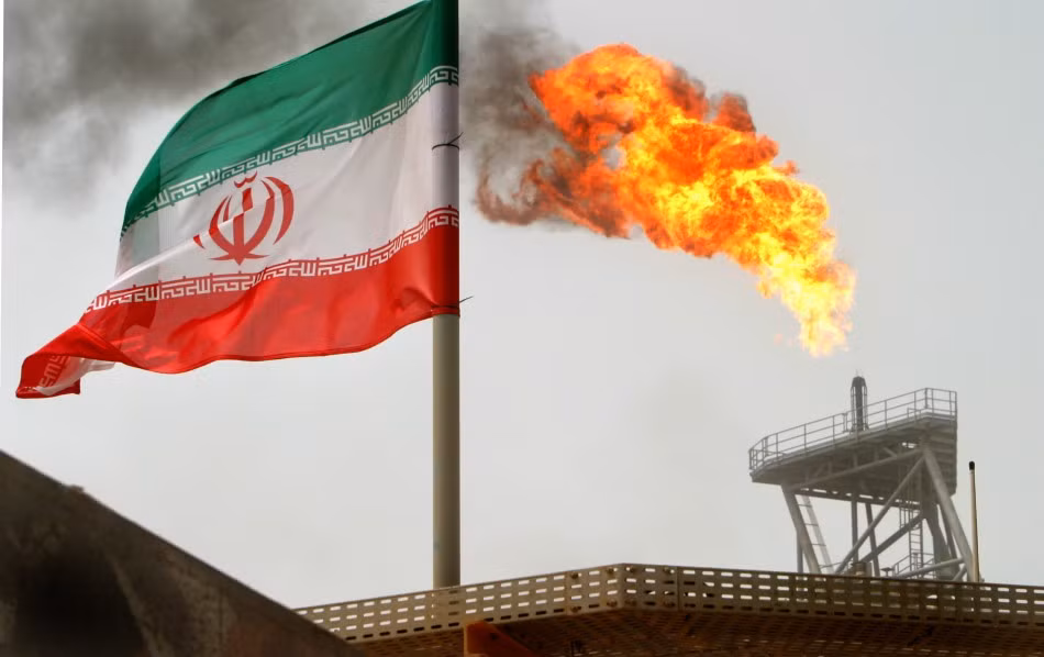 Xuất khẩu dầu mỏ của Iran đang chịu ảnh hưởng nặng nề bởi các lệnh cấm vận của phương Tây Xuất khẩu dầu mỏ của Iran đang chịu ảnh hưởng nặng nề bởi các lệnh cấm vận của phương Tây