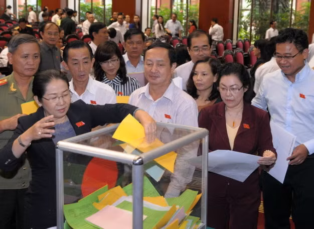 Ngày 15/11, Quốc hội sẽ tiến hành bỏ phiếu tín nhiệm với 50 chức danh chủ chốt do Quốc hội bầu và phê chuẩn (Ảnh minh họa: Tuổi trẻ) Ngày 15/11, Quốc hội sẽ tiến hành bỏ phiếu tín nhiệm với 50 chức danh chủ chốt do Quốc hội bầu và phê chuẩn (Ảnh minh họa: Tuổi trẻ)