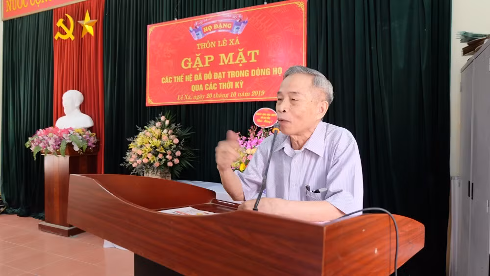 Cụ Đặng Văn Bội, nguyên Giáo viên cấp 2 tại Thuận Thành, Bắc Ninh kể lại quá trình vượt khó để học tập, thành đạt để các thế hệ con cháu làm gương noi theo.