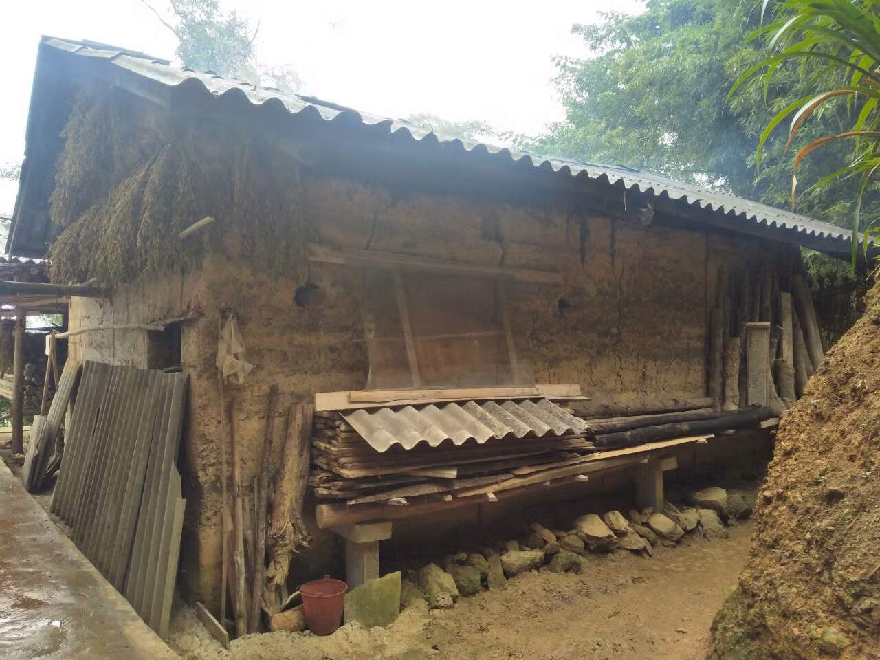 Căn nhà mà Pó đã lớn lên, đèn sách và thực hiện ước mơ.