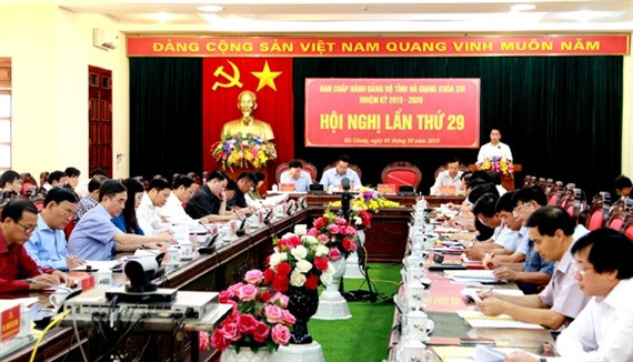 Danh sách cán bộ đảng viên có con được nâng điểm, bị kỷ luật tại Hà Giang