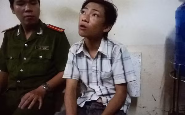 Trịnh Đắc Hòa - mới 15 tuổi nhưng đã sớm thành con nghiện "keo chó" Trịnh Đắc Hòa - mới 15 tuổi nhưng đã sớm thành con nghiện "keo chó"