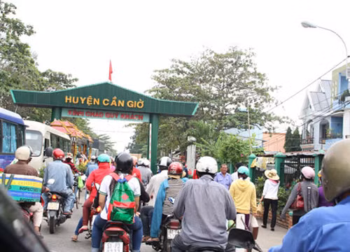 Chiều nay, người dân Cần Giờ hối hả mong về kịp bên người thân trước khi bão vào Chiều nay, người dân Cần Giờ hối hả mong về kịp bên người thân trước khi bão vào
